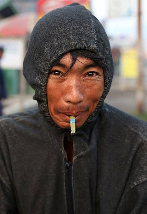 组图展现世界各地清晨8点的生活画面