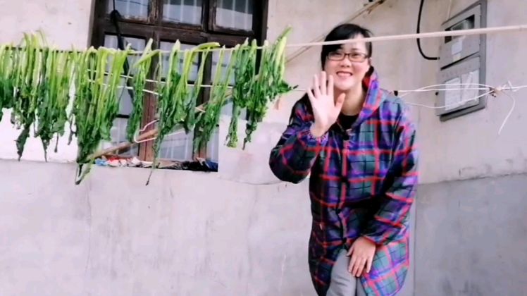 原来晒菜干还有窍门,实拍农村阿姨教你如何晒菜干?做法简单又好