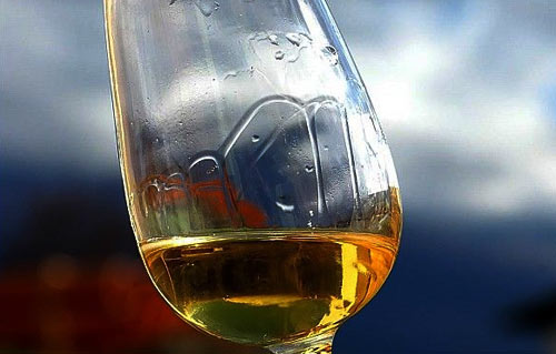 葡萄酒出现挂杯就是好酒吗?别再被骗了