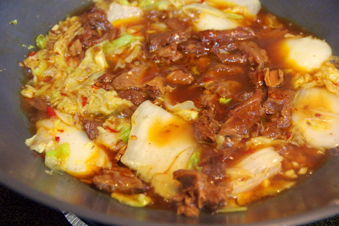 大白菜加上牛肉这样做,超好吃,炖上一锅香极了,给红烧肉都不换