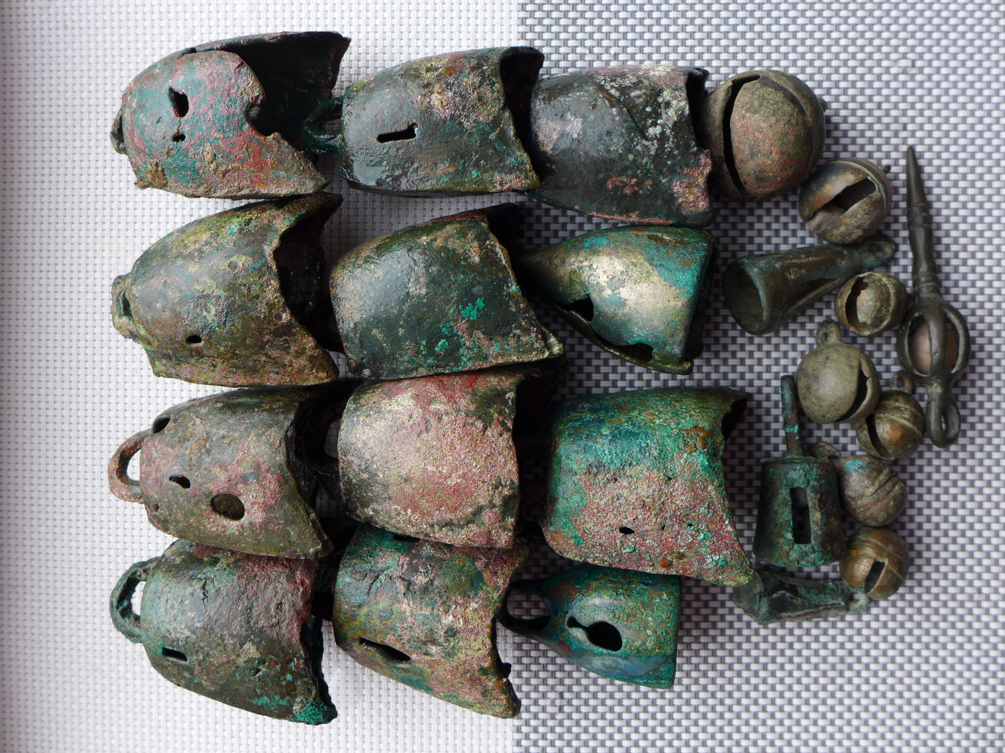 今天在地摊上收获的青铜小件