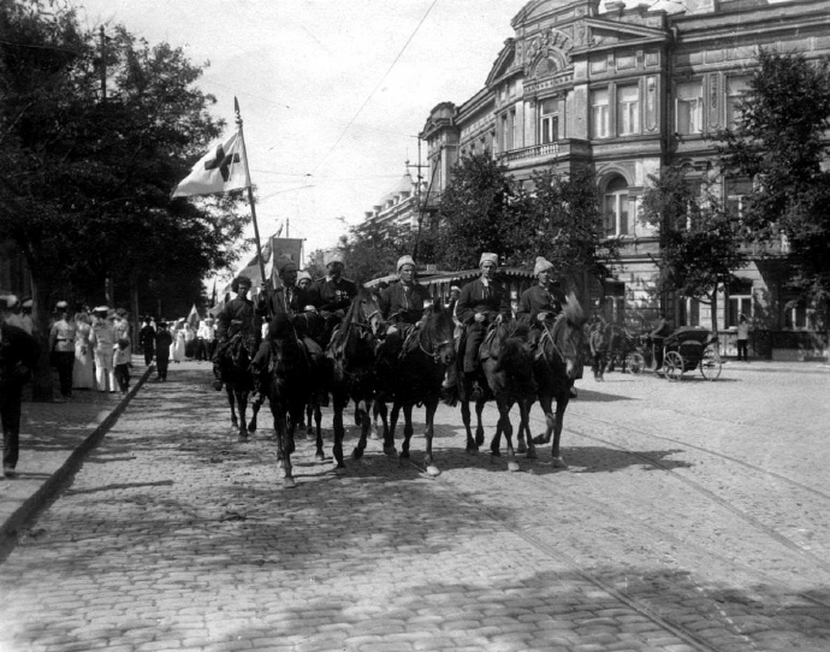 塞瓦斯托波尔街头的白卫军弗兰格尔骑兵【1919年】