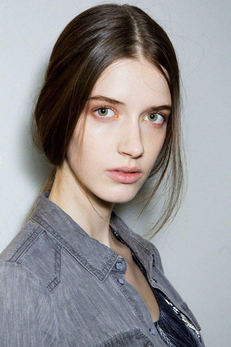 21岁德国"赫本",天生贵族高级公主脸,如同中欧世纪的惊艳面孔