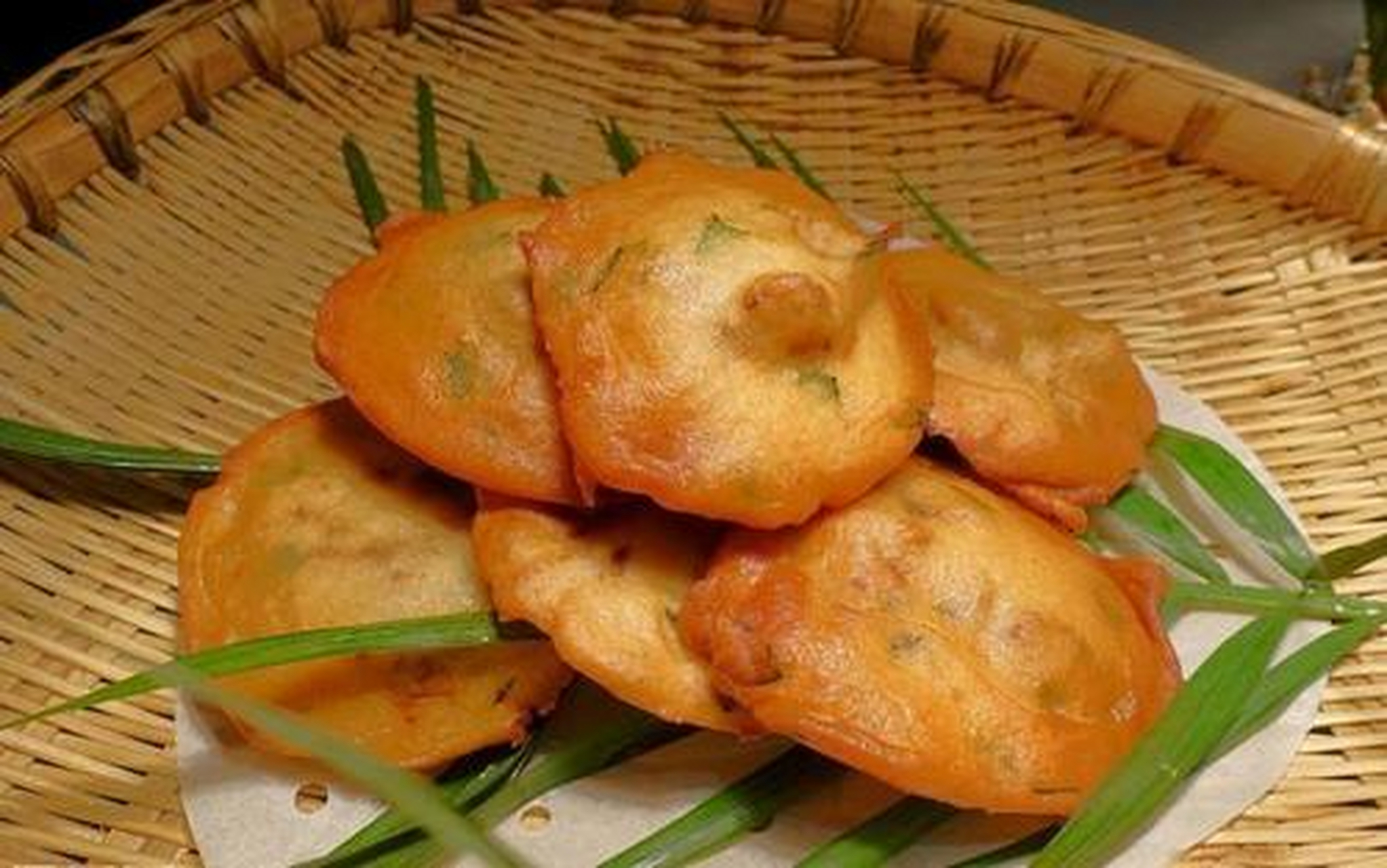 蛎饼(diê-biāng福州方言),又叫海蛎饼,福建福州汉族传统风小吃,具有