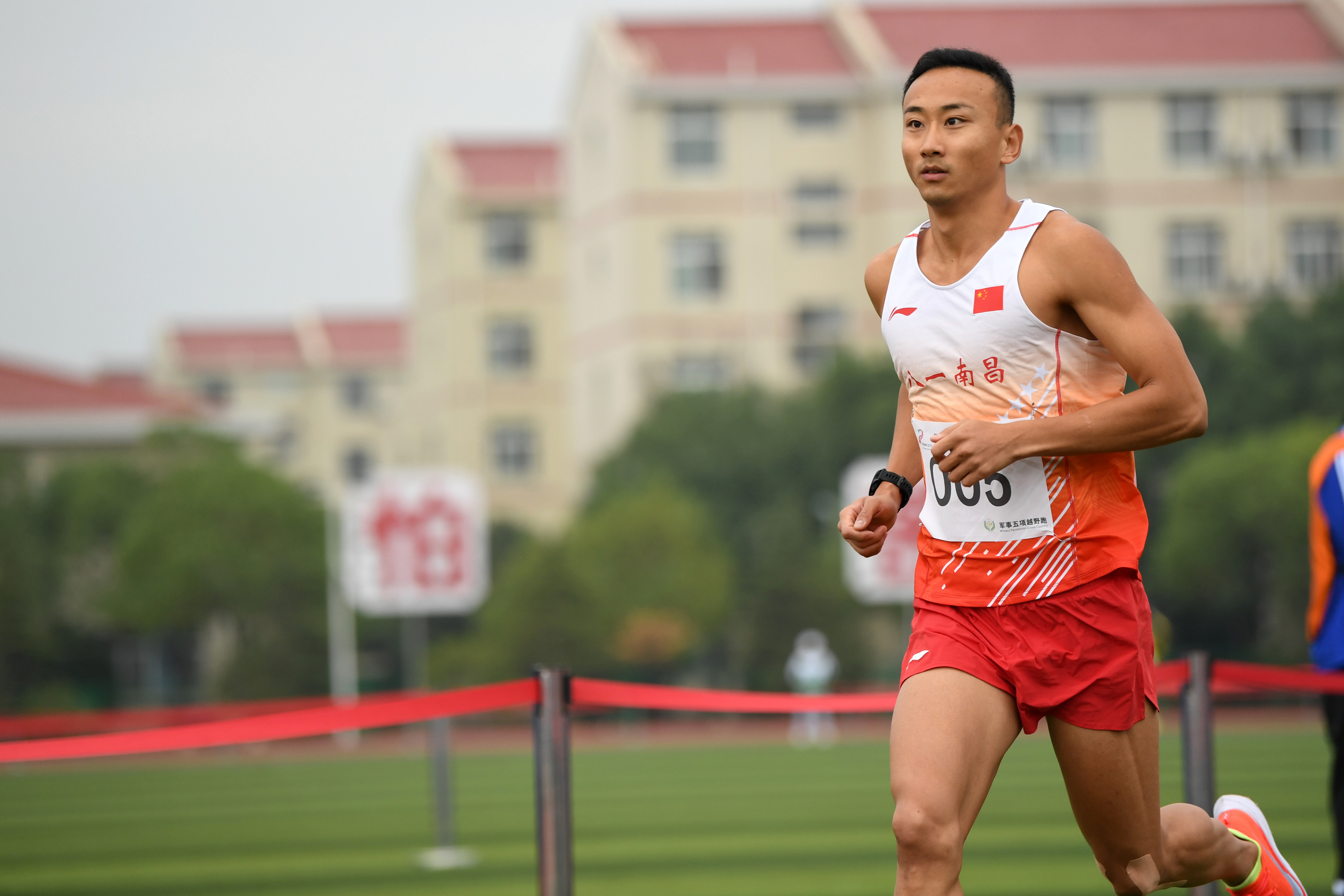 军事五项——男子个人全能越野跑赛况
