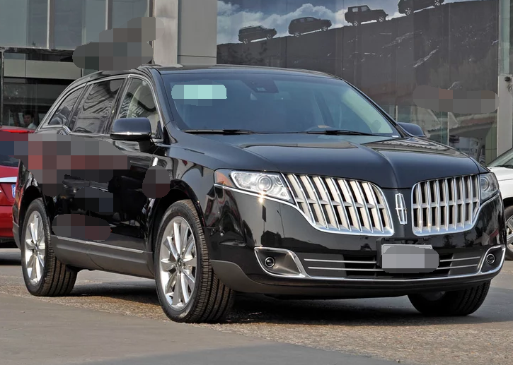 这款林肯mkt的设计风格十分酷炫,内部配置也非常的丰富!