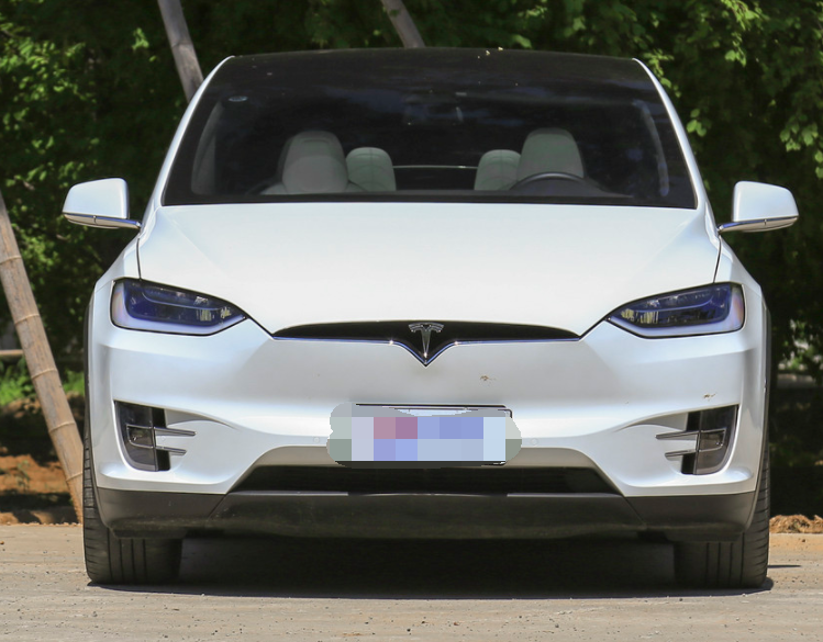 model x的外观大气时尚,车头造型也很新颖,让人非常喜欢