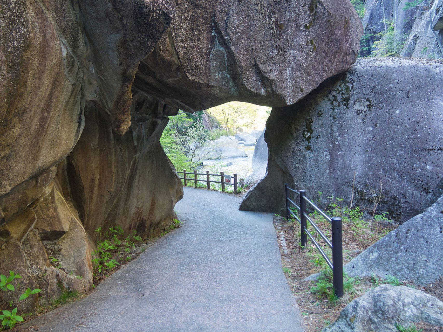 鼓浪屿,岛上瑰宝不止日光岩.迷人的月光岩,也在等待你的探索