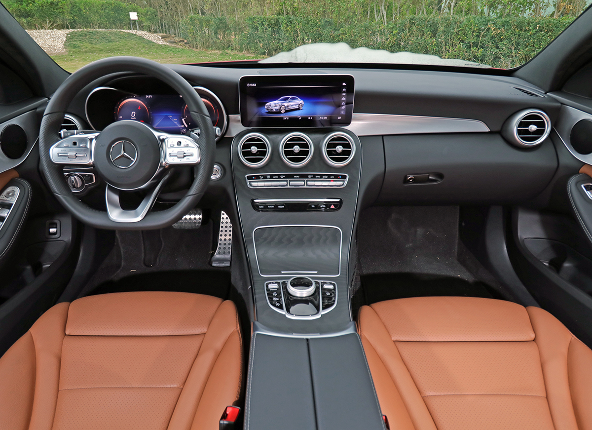 试驾评测梅赛德斯奔驰小改款c300 sedan与c180 amg