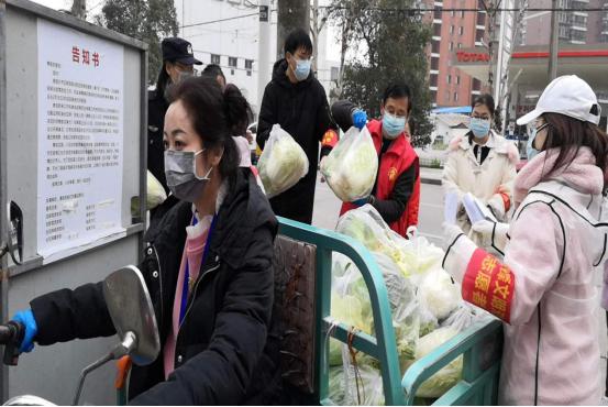 十方庵社区党委书记郭小红:铿锵玫瑰"疫"线绽放芳华