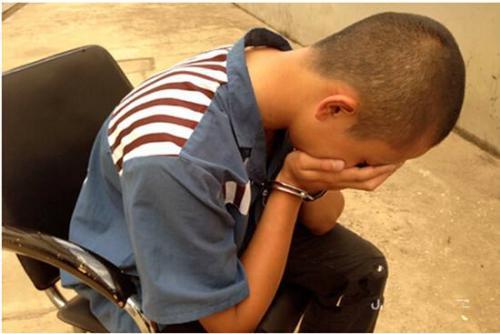 13岁男孩锤杀父母,专家:建议降低刑责年龄