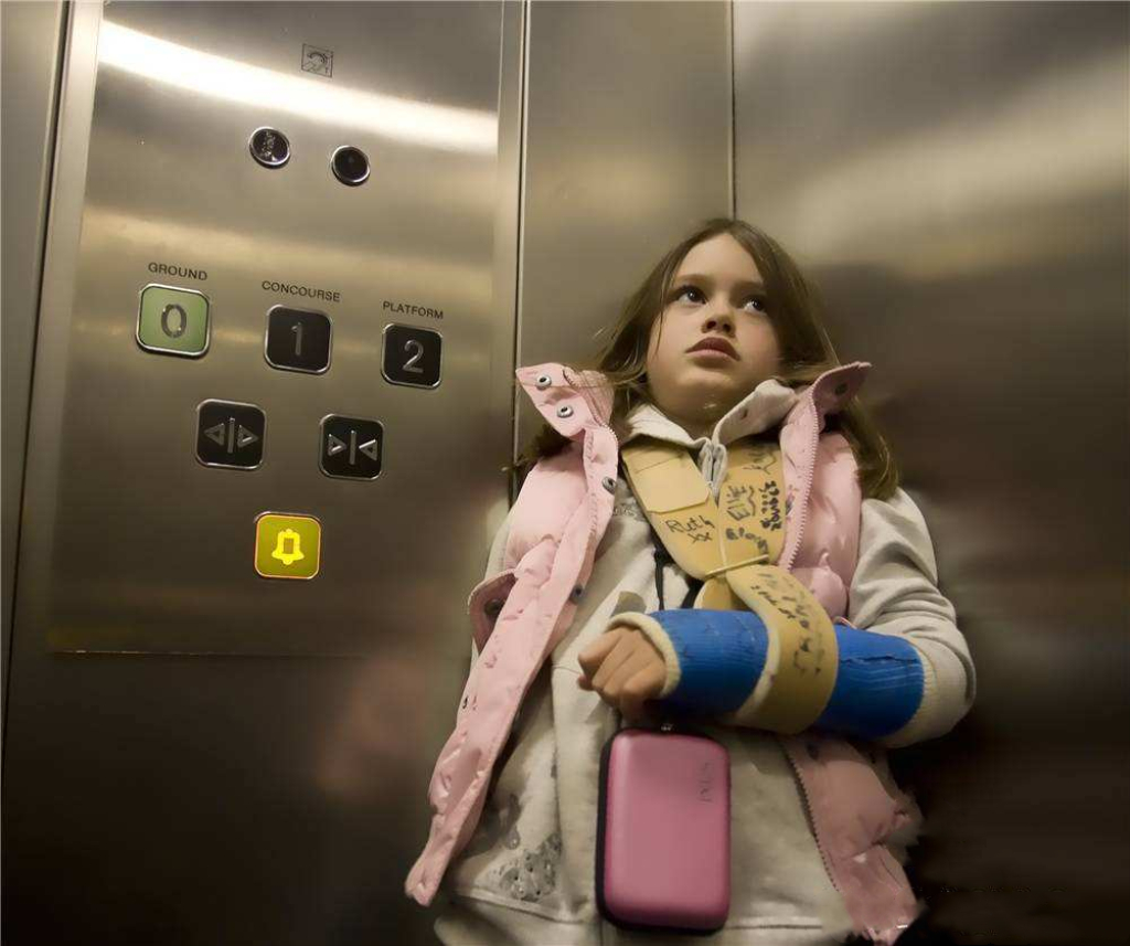错误乘坐电梯的图片图片