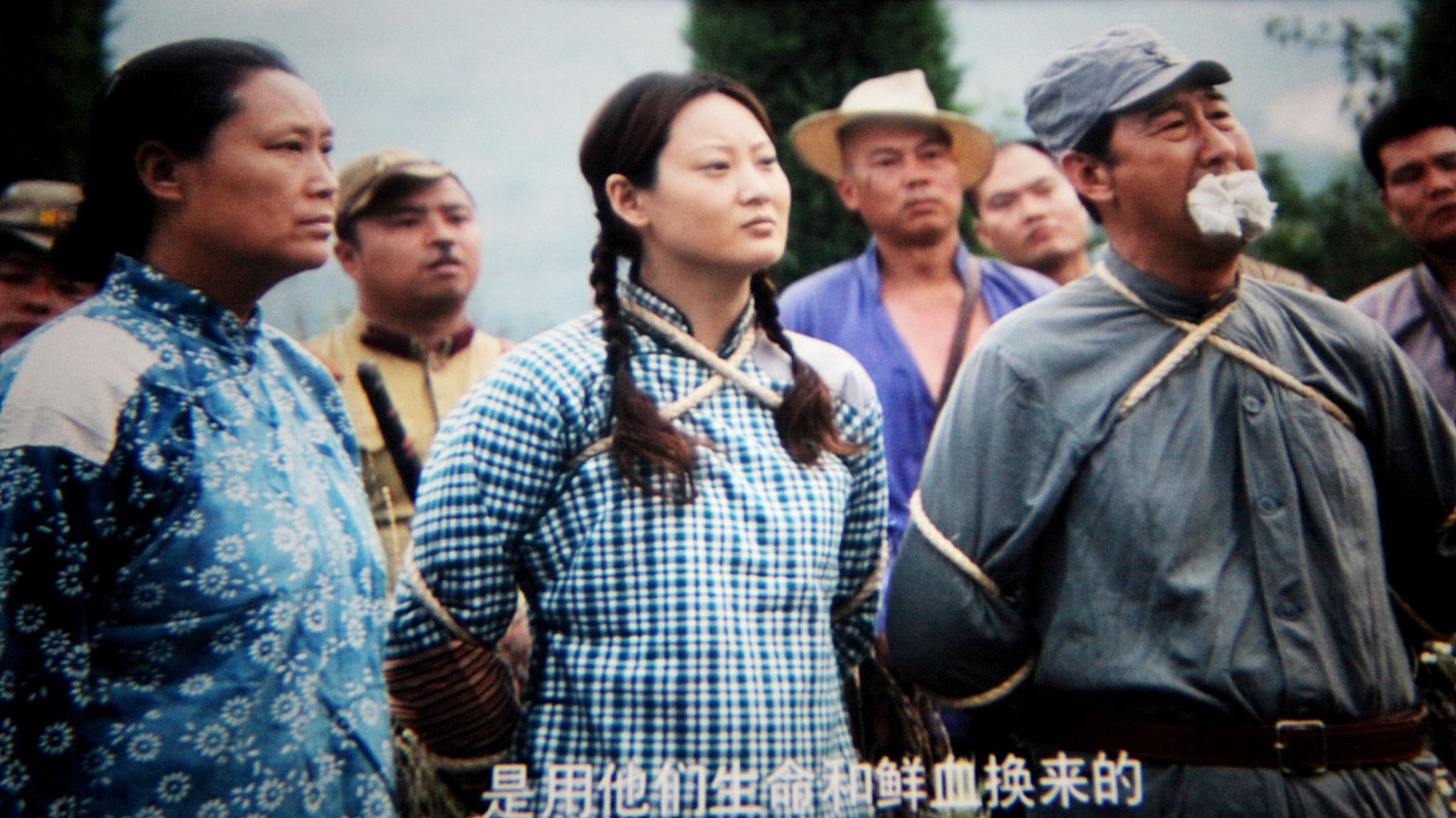 《闯关东》大结局中,朱开山带三个儿子回山东老家,重新安葬传文和玉书