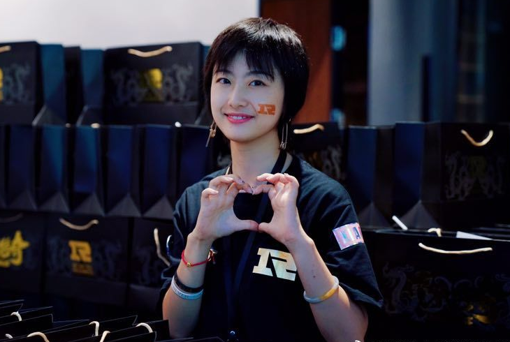 rng成网红制造机,细数rng捧红的那些小姐姐,妖风颜值只能排第3