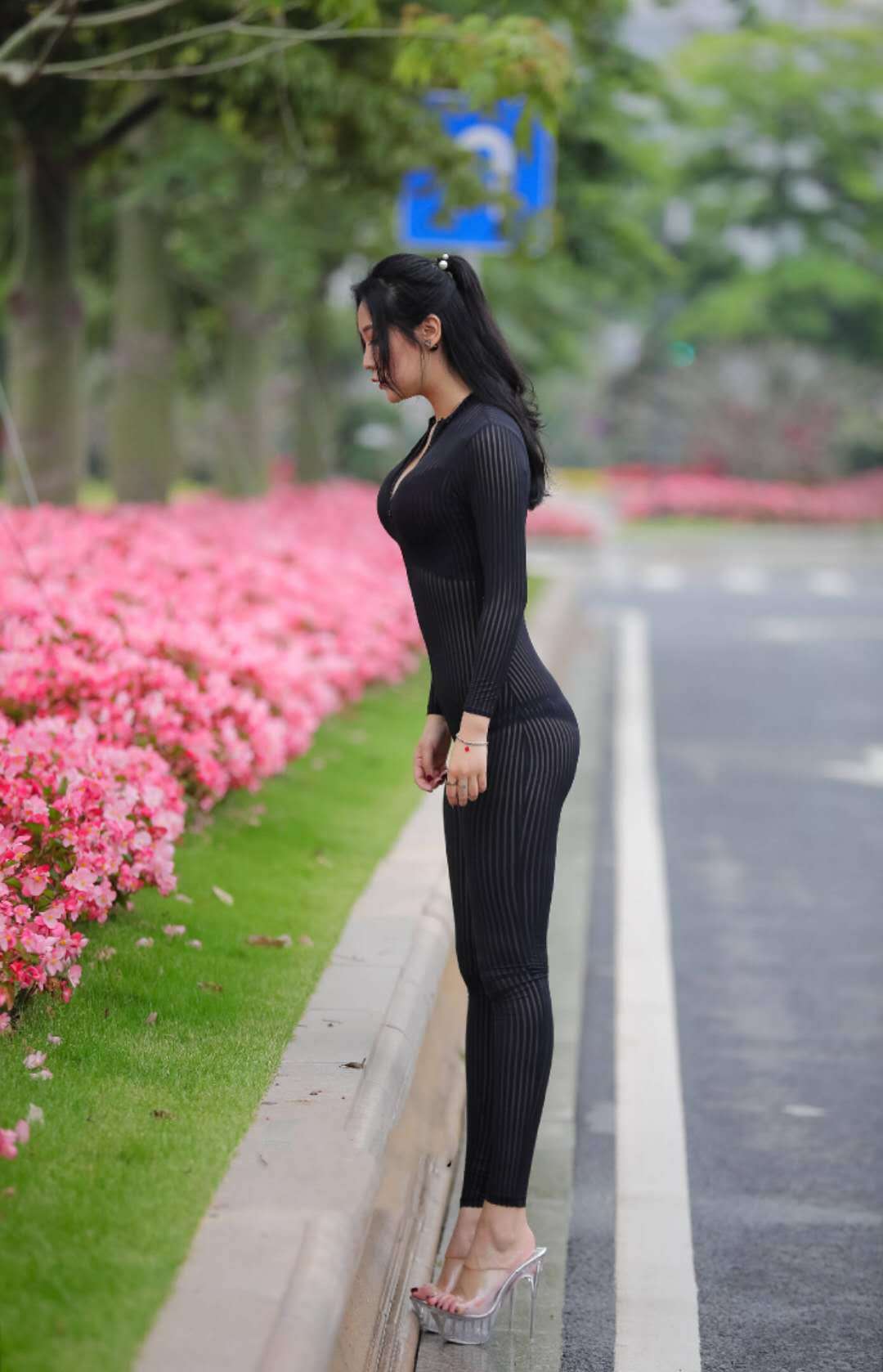 渔网袜很到位的小姐姐