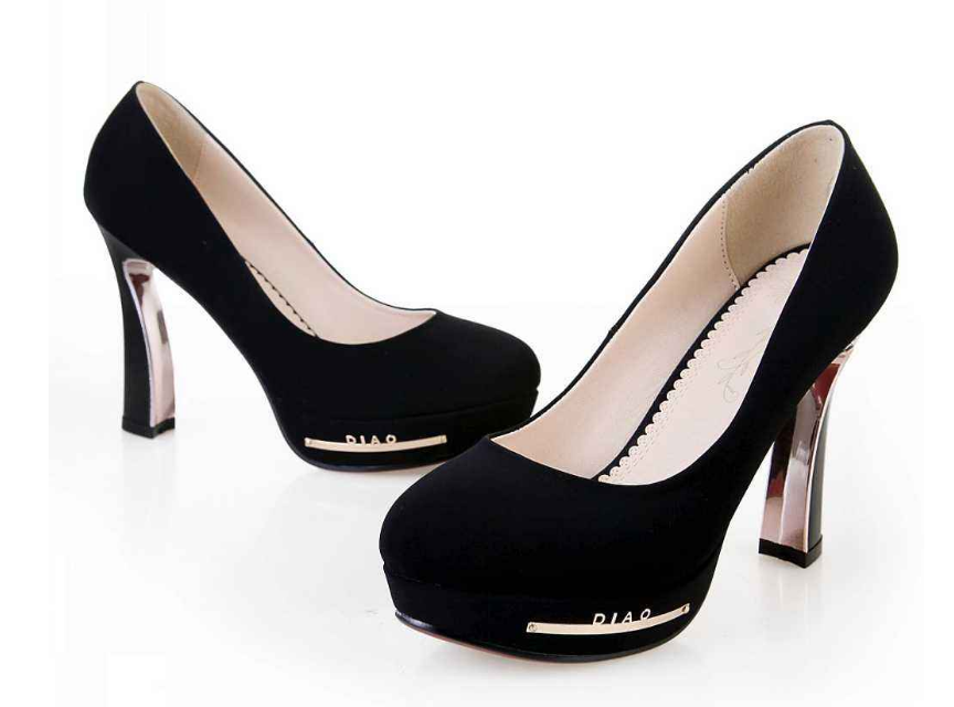 惊艳的马蹄高跟鞋