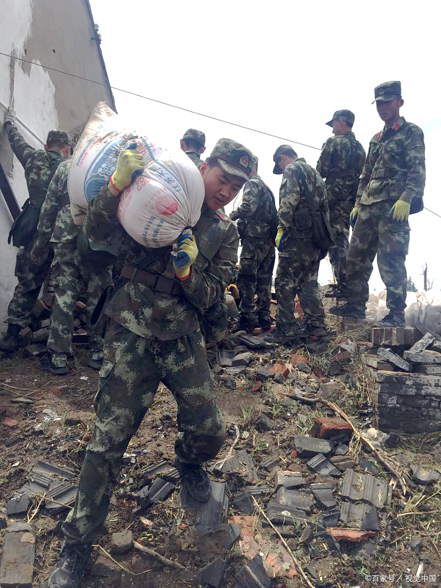 在河北涞水县,一场艰苦的挑战等待着20名武警战士