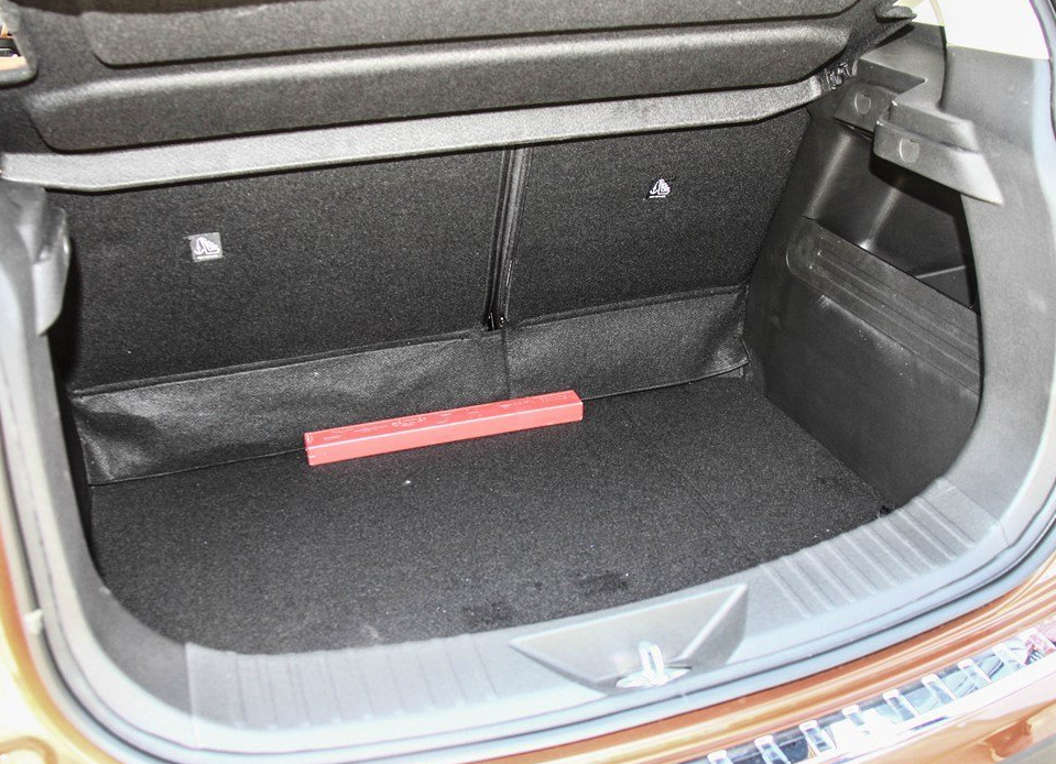 后备箱空的设计我非常满意,整体空间利用率比较高,直观的感觉上也是