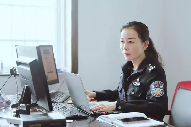 全省"最美基层民警"邓志红