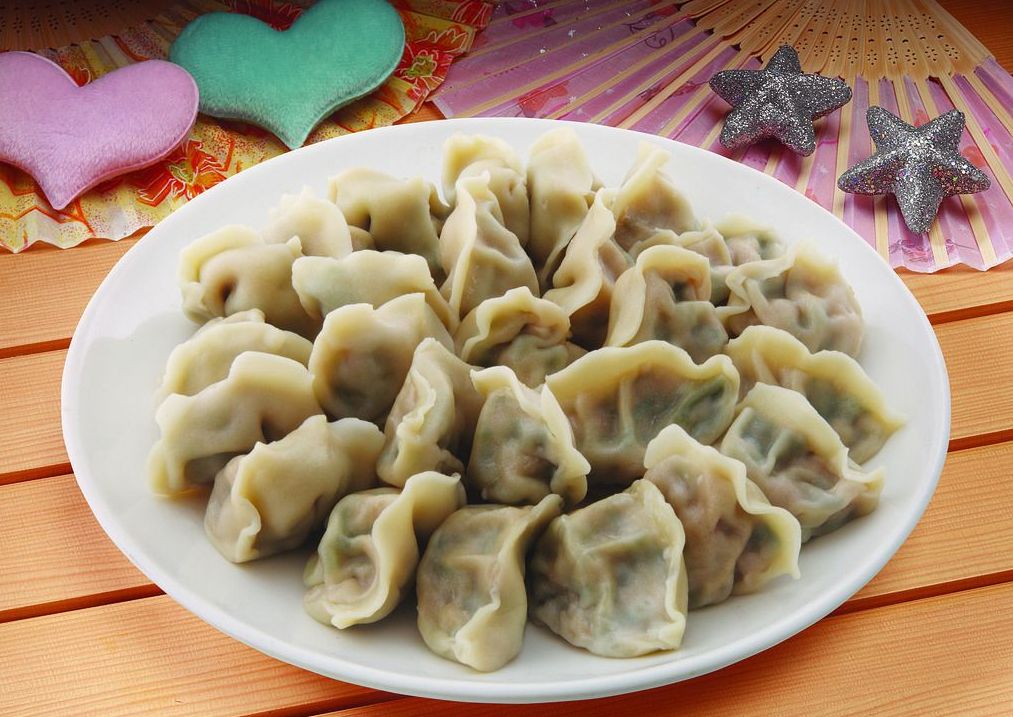 香菇青菜饺子:汤清味美,口感爽滑,是吃货无法拒绝的美味佳肴