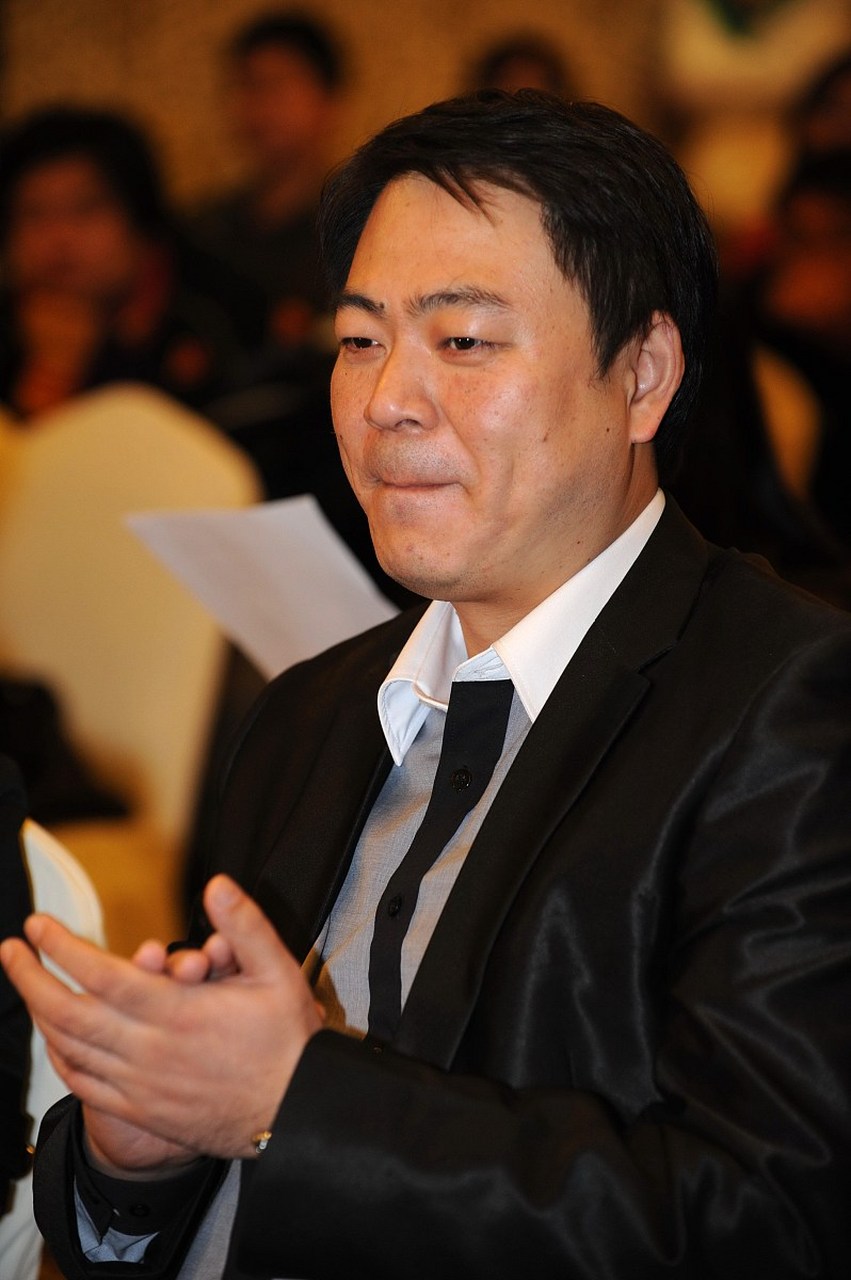 演员高亚麟,一个深受观众喜爱的实力派艺人,不仅在荧幕上塑造了众多