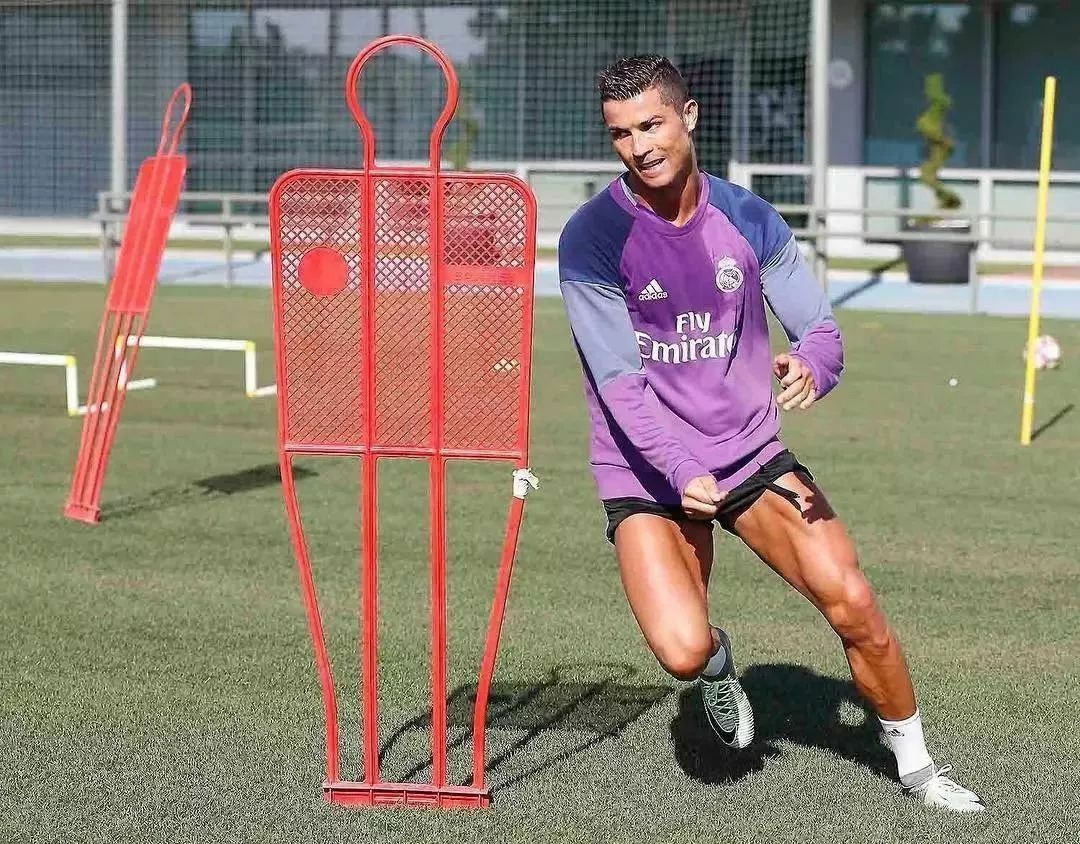 腿部训练日,健身教父查尔斯,教你完美无死角的训练腿部