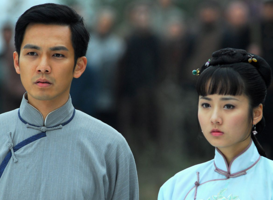 9,2010年播出的《菩提树下》,饰演关厚朴