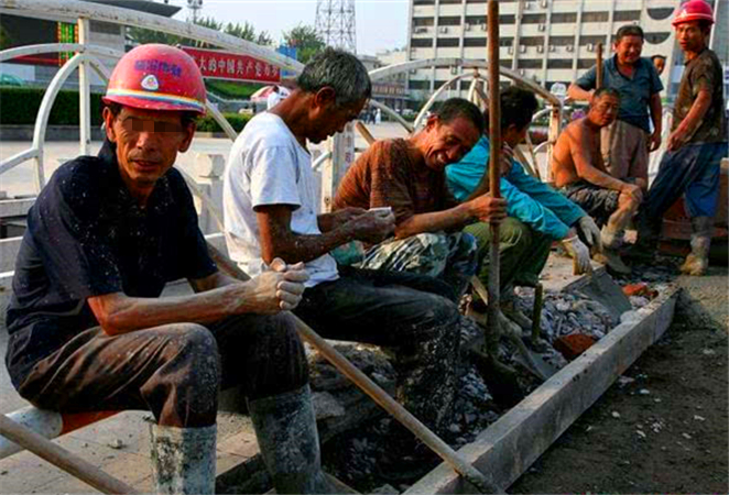 农民收入增加了,为何农民却并不高兴?老农:这些事叫人