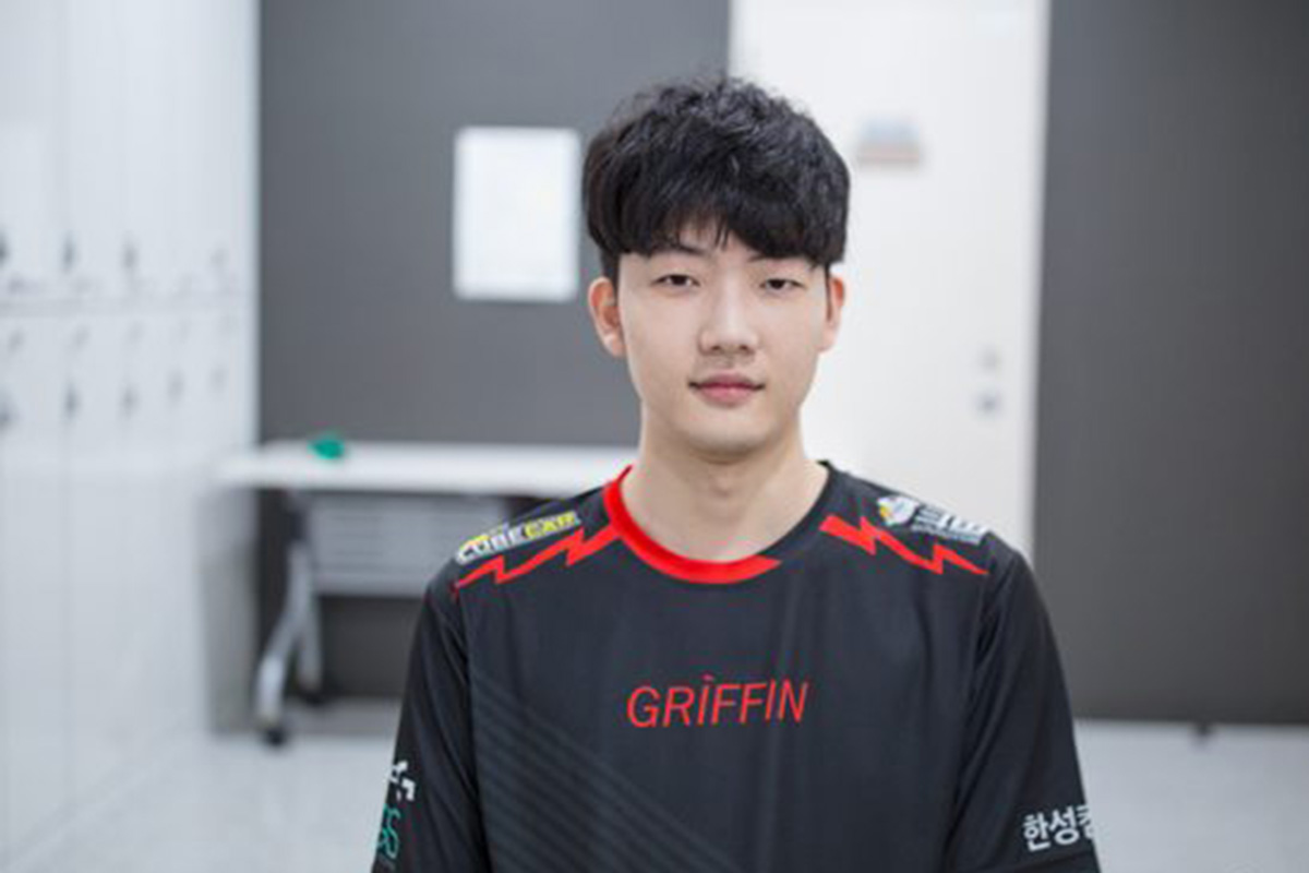 viper登榜年度top10最佳选手引热议,网友:为什么不是tarzan?