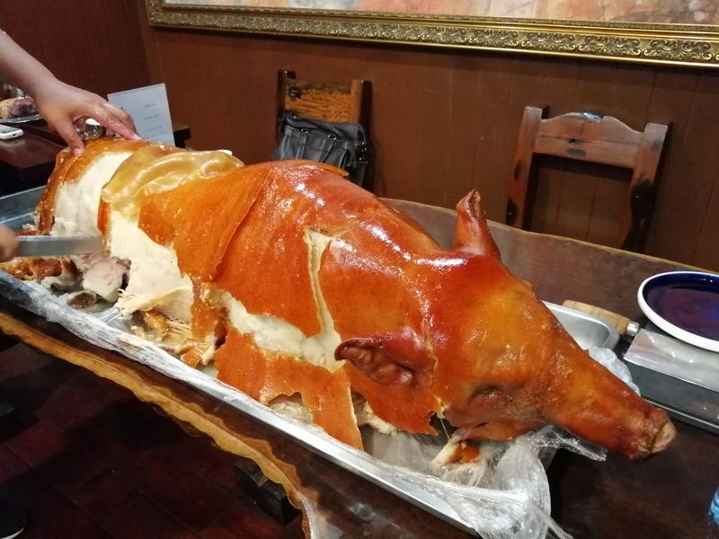 广西人的幸福生活,一起吃烤全猪,皮脆肉嫩香喷喷