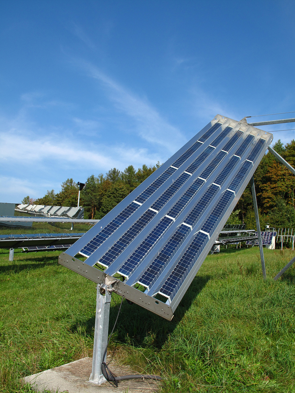 阳台光伏应用形式,如果可行将会让光伏储能直接进入到民用,可能会引起