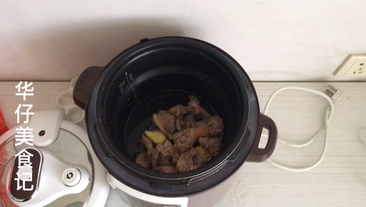 啤酒鸭和姜母鸭哪个好吃?农村小伙做出怎样的美味,汤汁都不剩