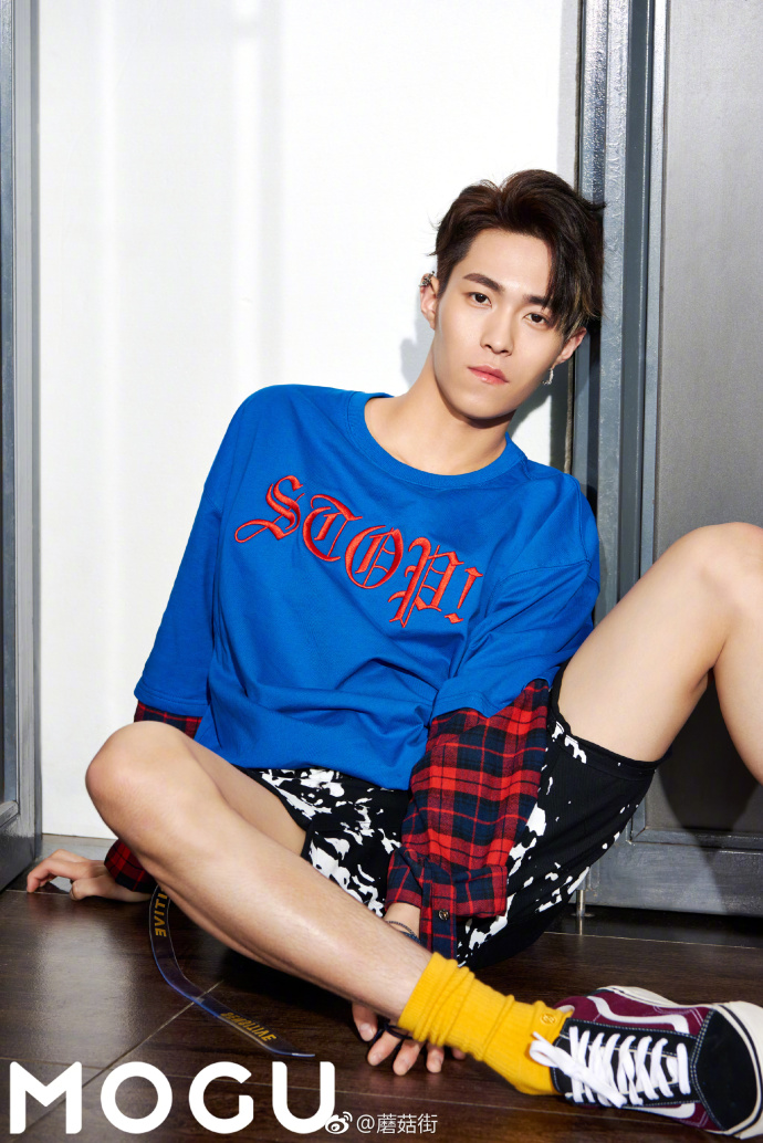 岳岳时尚写真公开 麻豆岳两米长腿超吸睛!