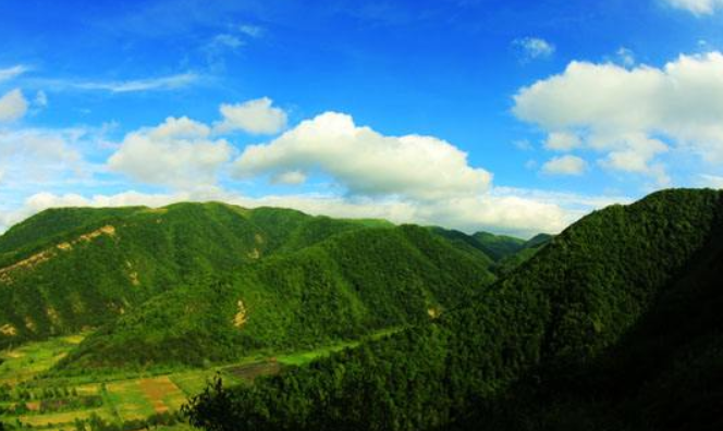 旅游:长城大山险关—六盘山