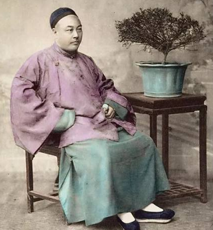 老照片的记忆:图1男子留着小胡子,图3戴眼镜的清朝小男孩!