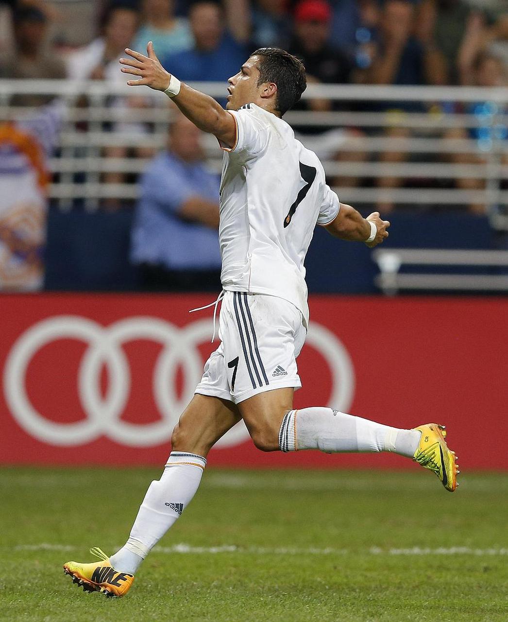 c罗射手王# 911597 他是如何成为足球场上的传奇的?