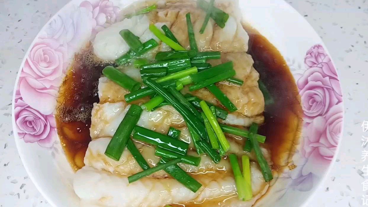 一分钟学会清蒸鱼的家常做法,做好这一步,鱼肉不腥不柴,收藏了