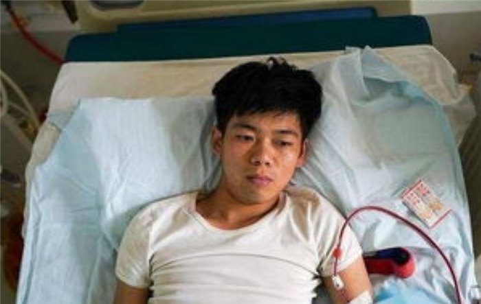 苹果都出到11了,当初那个割肾买苹果4的年轻人,现在怎么样了?