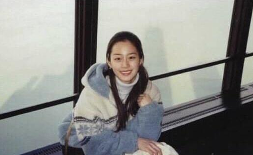 "韩国第一美女"金泰熙,学生时期照片流出,各学校老大都喜欢她