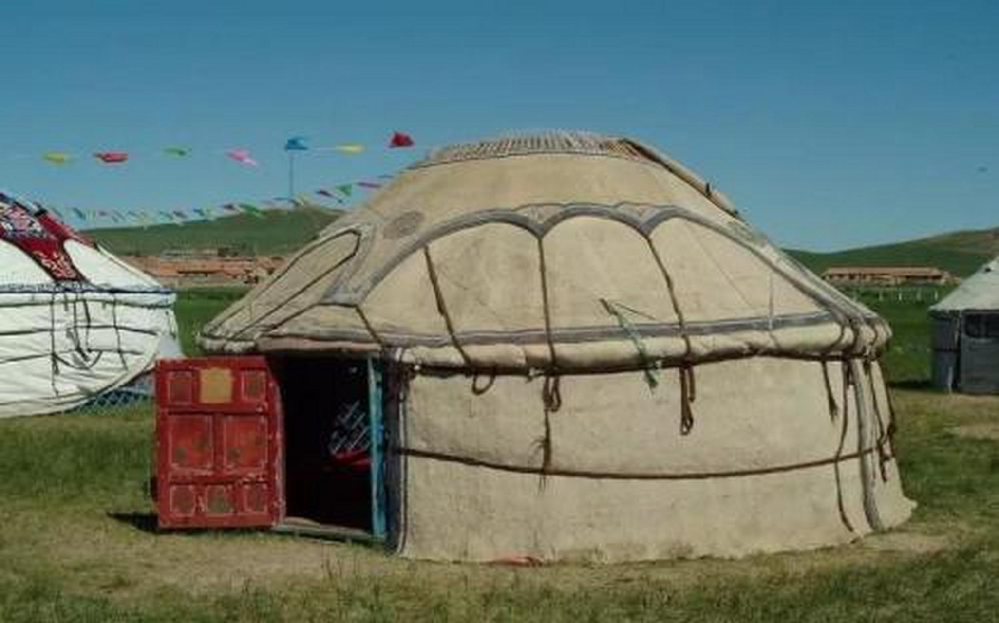蒙古包是蒙古族和北方游牧民族最有代表性的民居,早在秦汉时期就以"