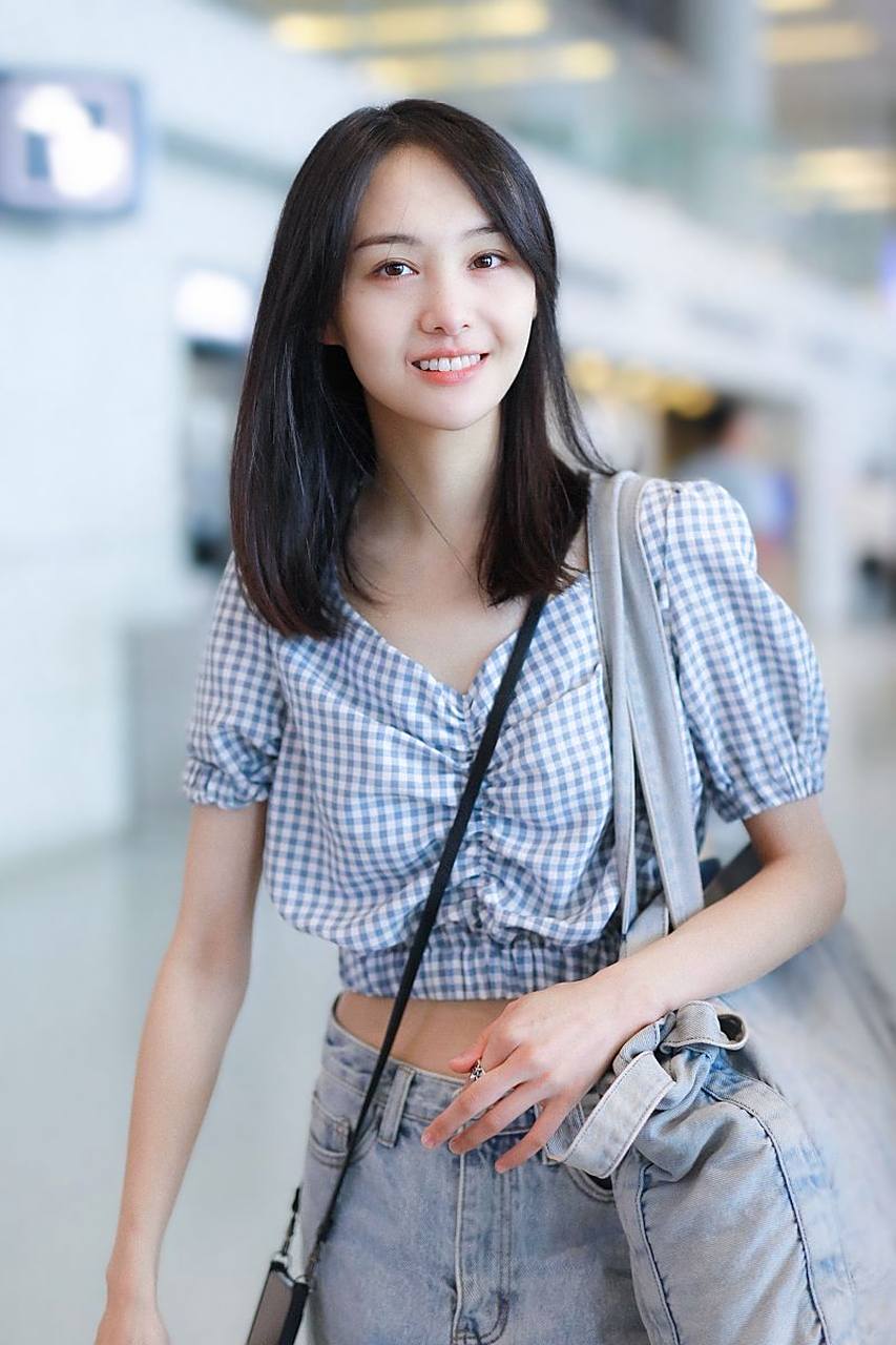 近日,娱乐圈内发生了一起引人注目的服务合同纠纷