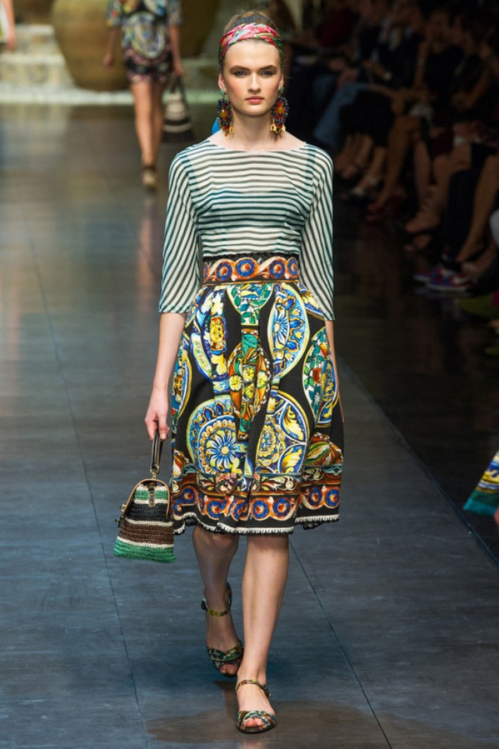 时装秀:百变穿搭展现时尚气质,向国际模特学习潮流搭配法则.