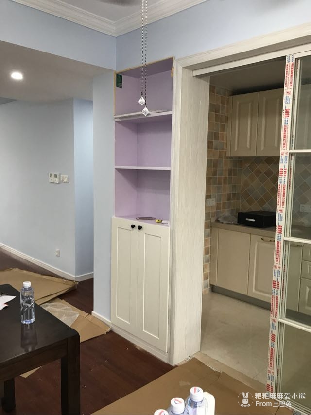 特别是阳台的装修,整个小区头一家,还有就是全屋的柜子,非常实用,收纳