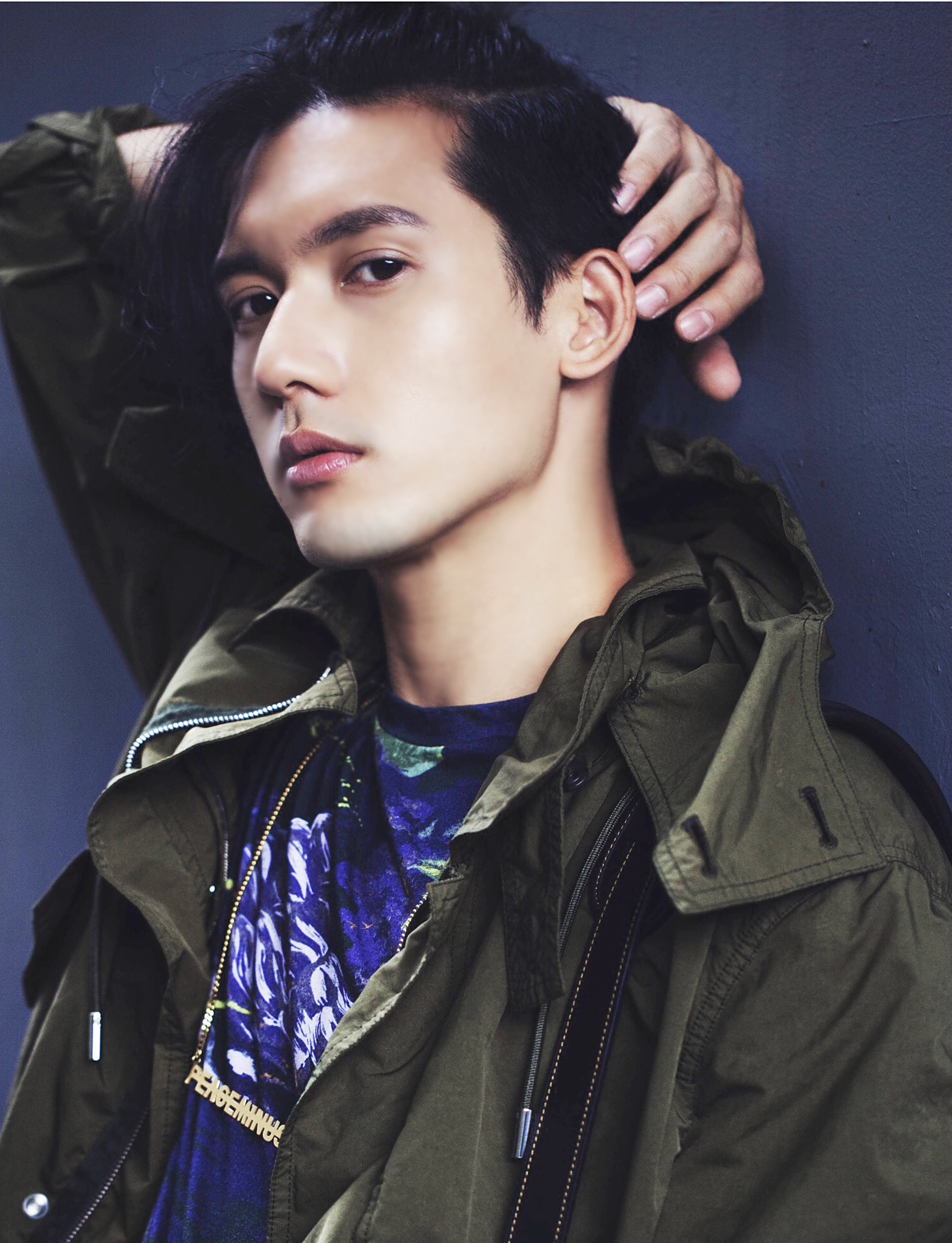 作为歌唱组合成员出道,香港男演员关智斌的6部代表作