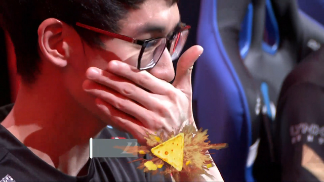 rng输给jdg后karsa捂住嘴的表情让粉丝心疼网友他尽力了