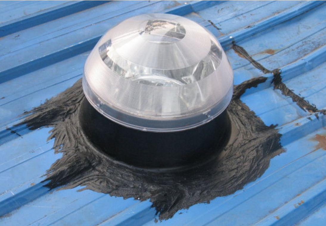 喜讯:如今在屋顶装个"玻璃罩"24小时都有太阳光,又省下一笔电费