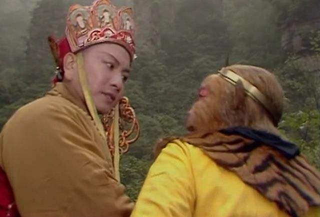 孙悟空装哭,猪八戒就拿分行李怼回去,分析这对欢喜冤家的对手戏