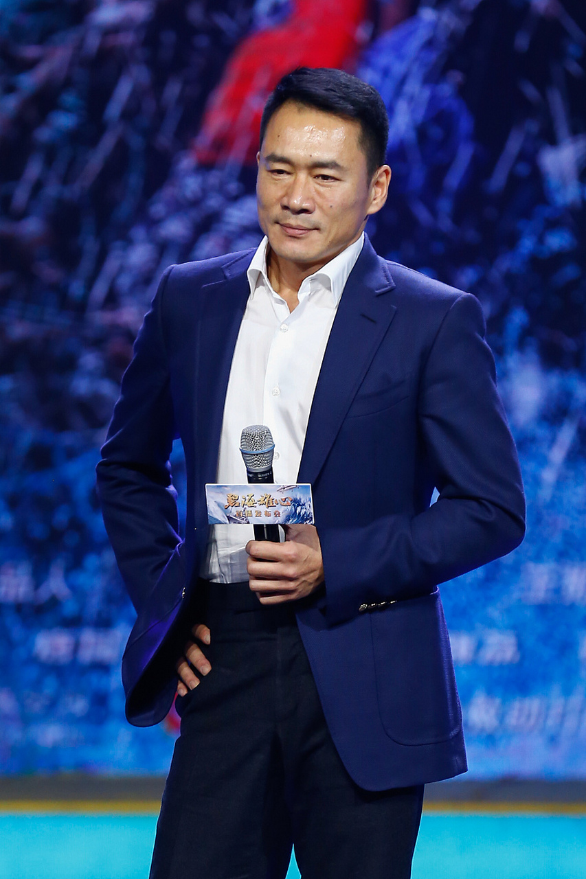 那就是由他和赵子琪,刘佩琦,范明等主演的影片《云