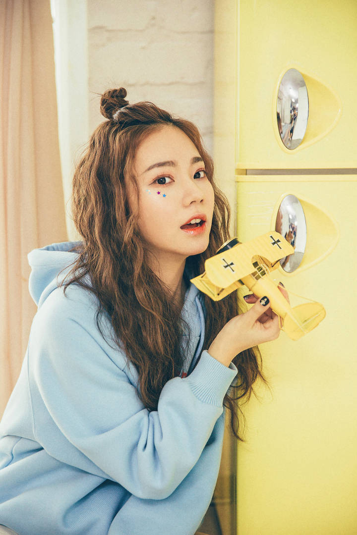 火箭少女紫宁可爱写真,这眼角的小星星太可爱了