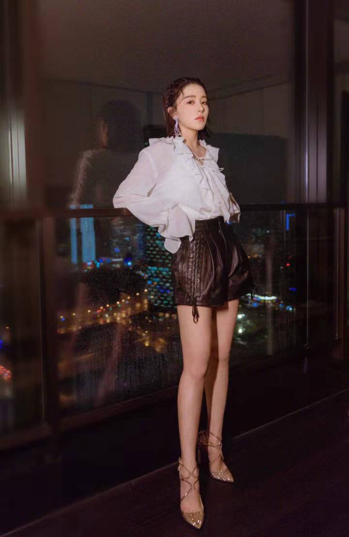 名字像小说里的一样的阚清子,不仅长得靓丽,穿衣还很